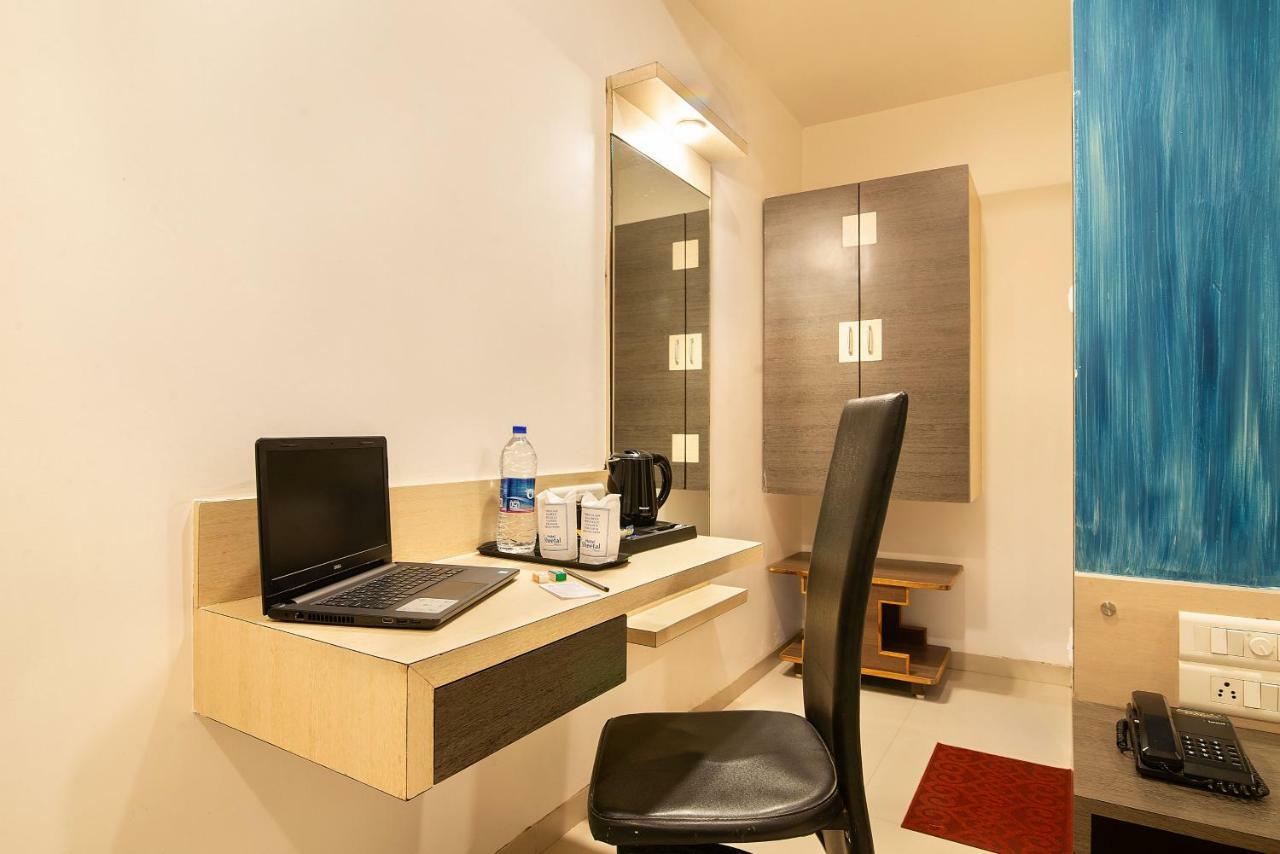 Hotel Sheetal Plaza Surat Exterior foto