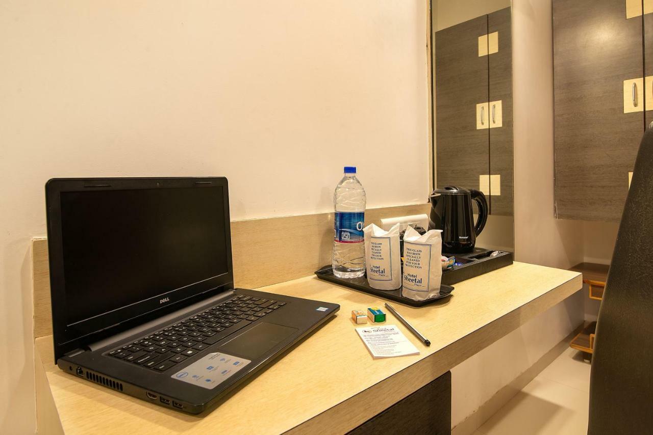 Hotel Sheetal Plaza Surat Exterior foto