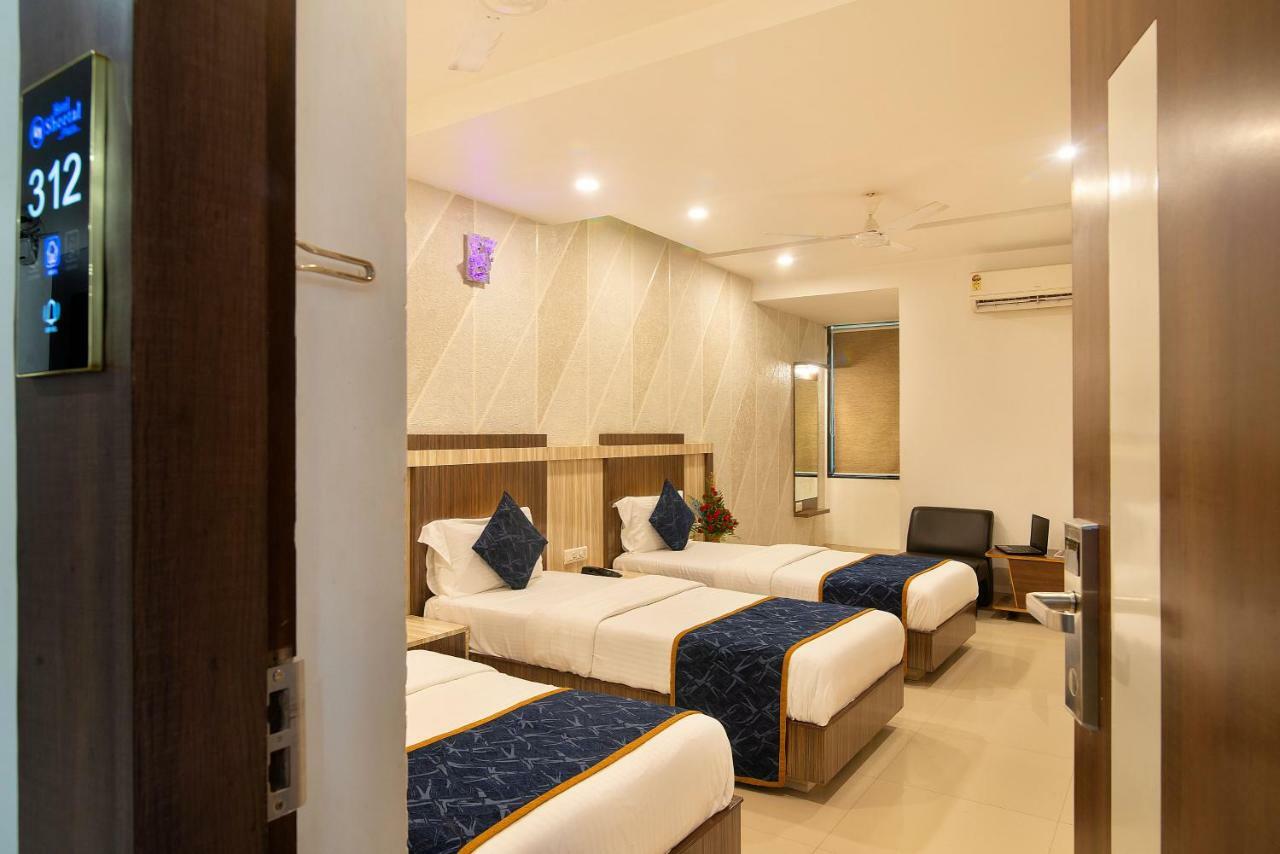 Hotel Sheetal Plaza Surat Exterior foto