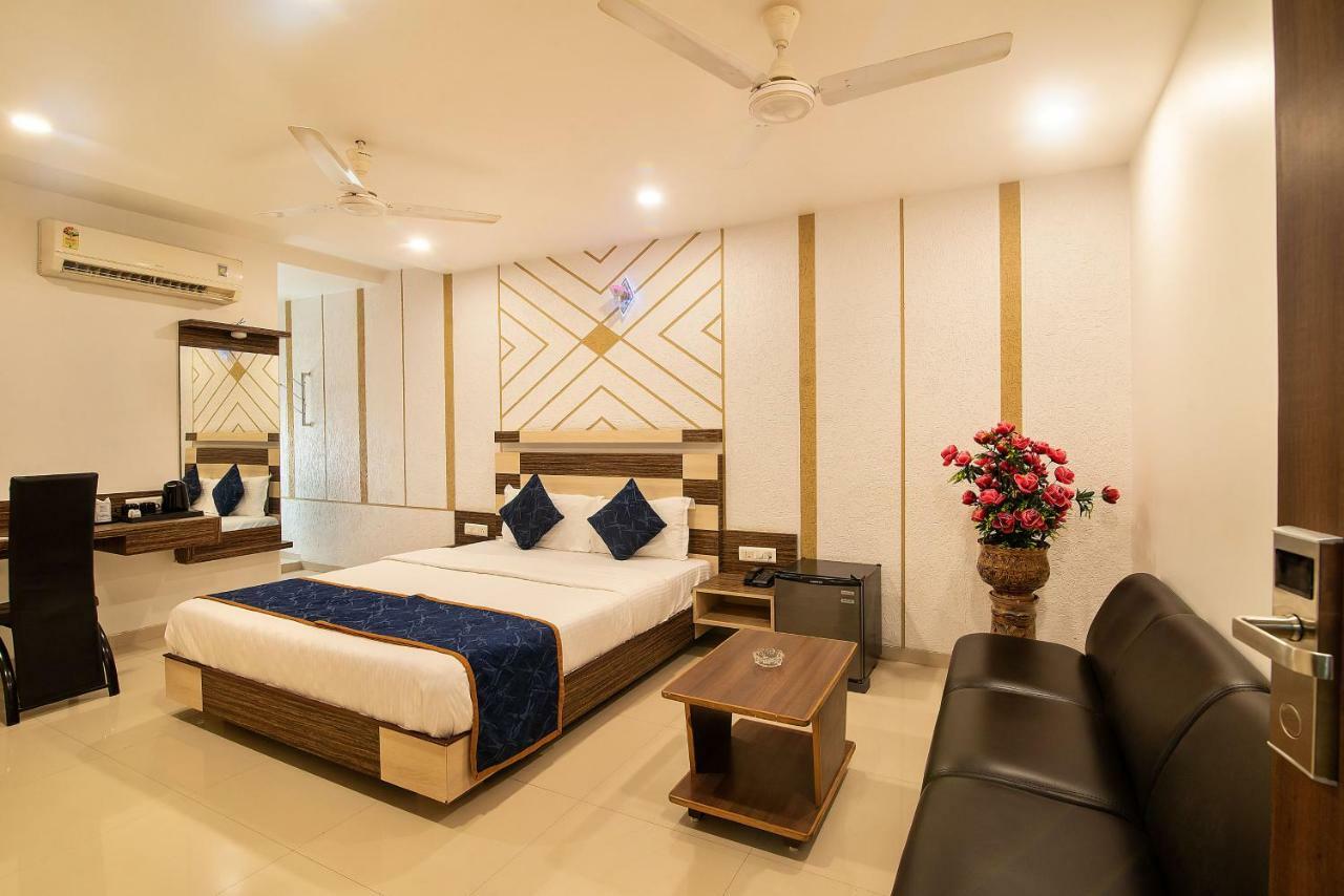 Hotel Sheetal Plaza Surat Exterior foto
