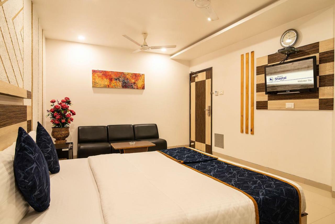 Hotel Sheetal Plaza Surat Exterior foto