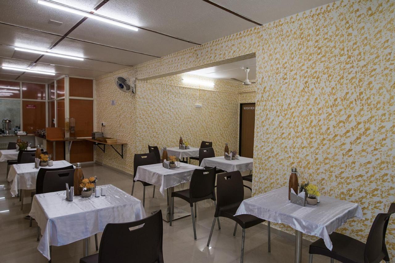 Hotel Sheetal Plaza Surat Exterior foto